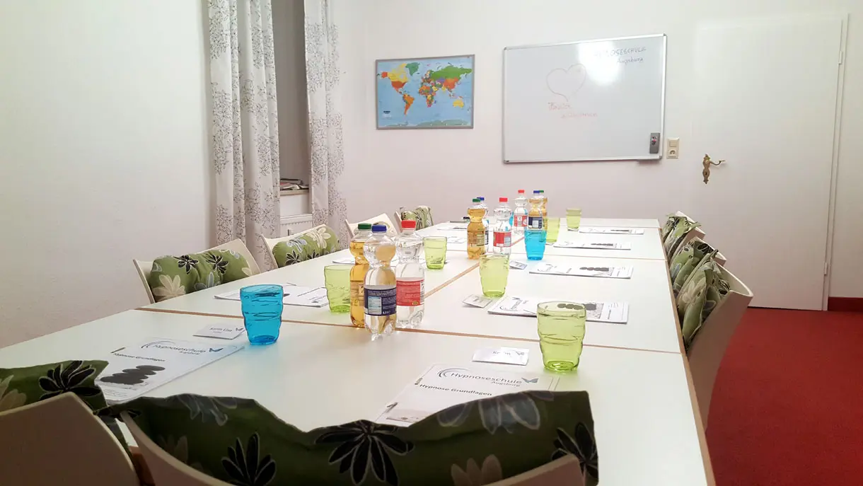 Praxisübung in der Hypnoseschule Augsburg